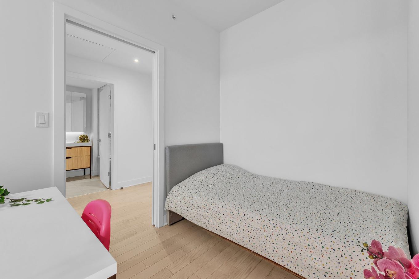 Bureau - 821-200 Rue Marie-Charles-Le Moyne, Longueuil (Le Vieux-Longueuil), QC - Indoor Photo Showing Bedroom