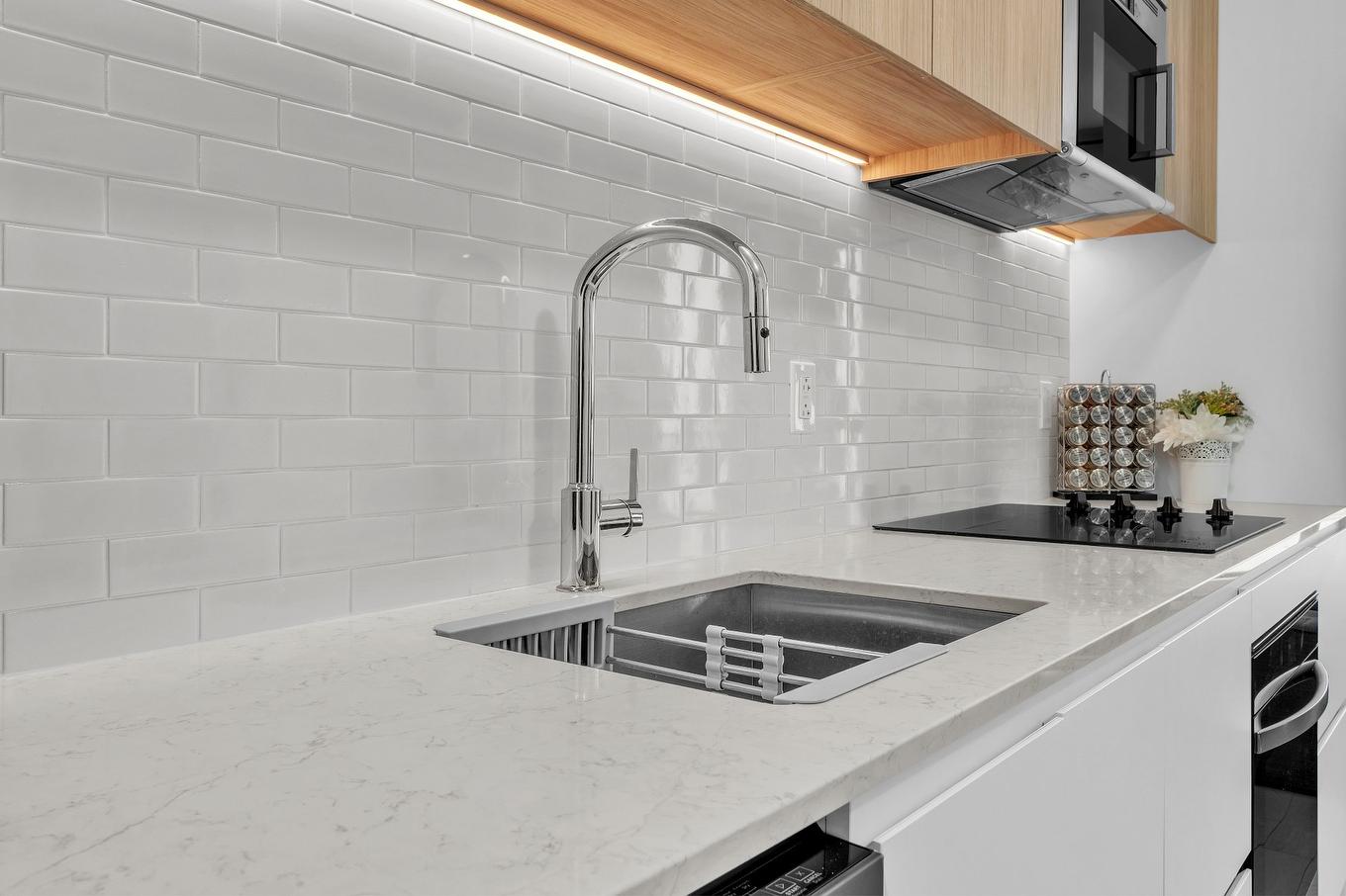 Cuisine - 821-200 Rue Marie-Charles-Le Moyne, Longueuil (Le Vieux-Longueuil), QC - Indoor Photo Showing Kitchen With Double Sink