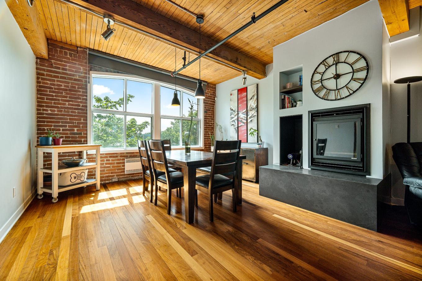 Salle à manger - 213-2295 Av. Aird, Montréal (Mercier/Hochelaga-Maisonneuve), QC - Indoor Photo Showing Dining Room With Fireplace