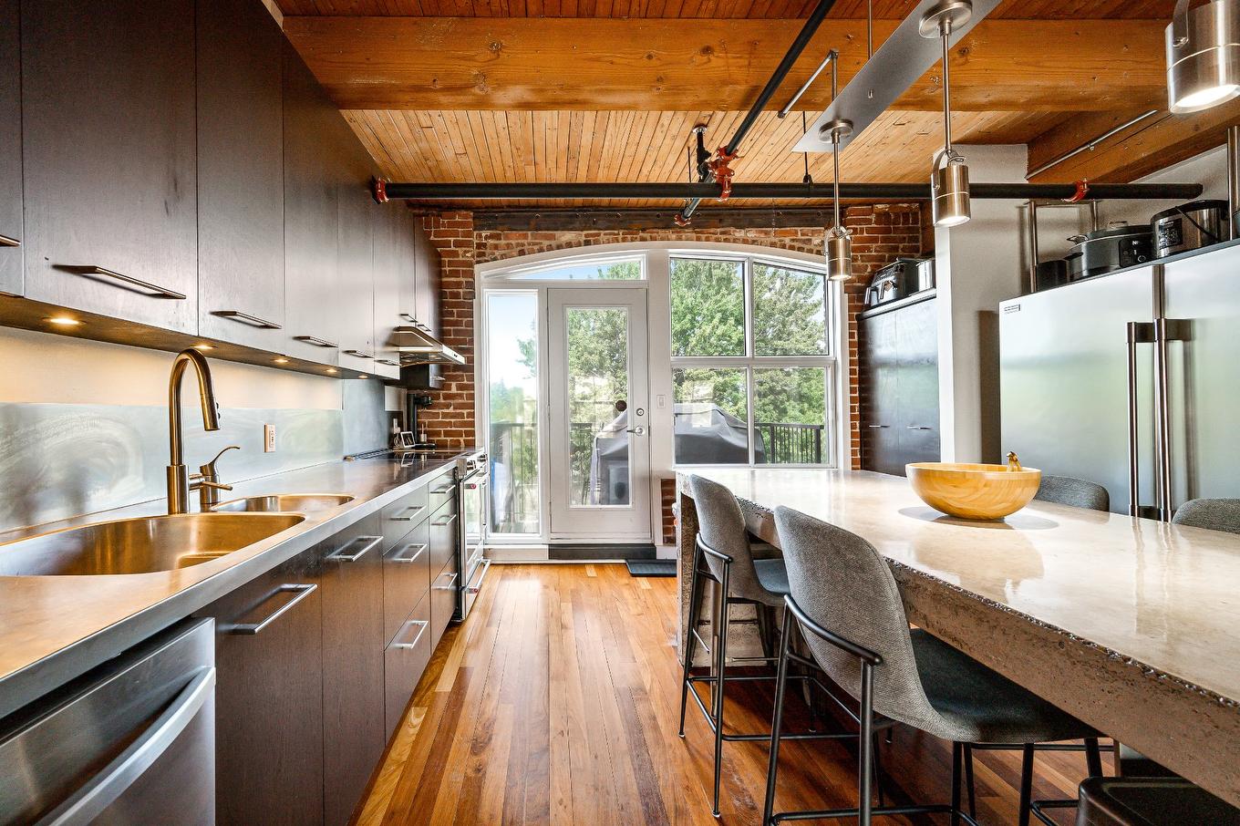Cuisine - 213-2295 Av. Aird, Montréal (Mercier/Hochelaga-Maisonneuve), QC - Indoor Photo Showing Kitchen With Double Sink With Upgraded Kitchen