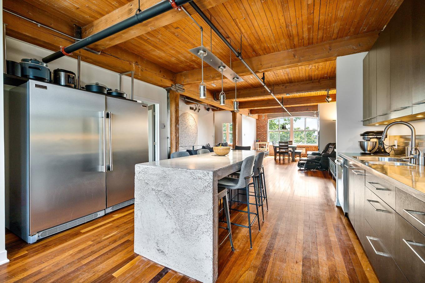 Cuisine - 213-2295 Av. Aird, Montréal (Mercier/Hochelaga-Maisonneuve), QC - Indoor Photo Showing Kitchen With Double Sink