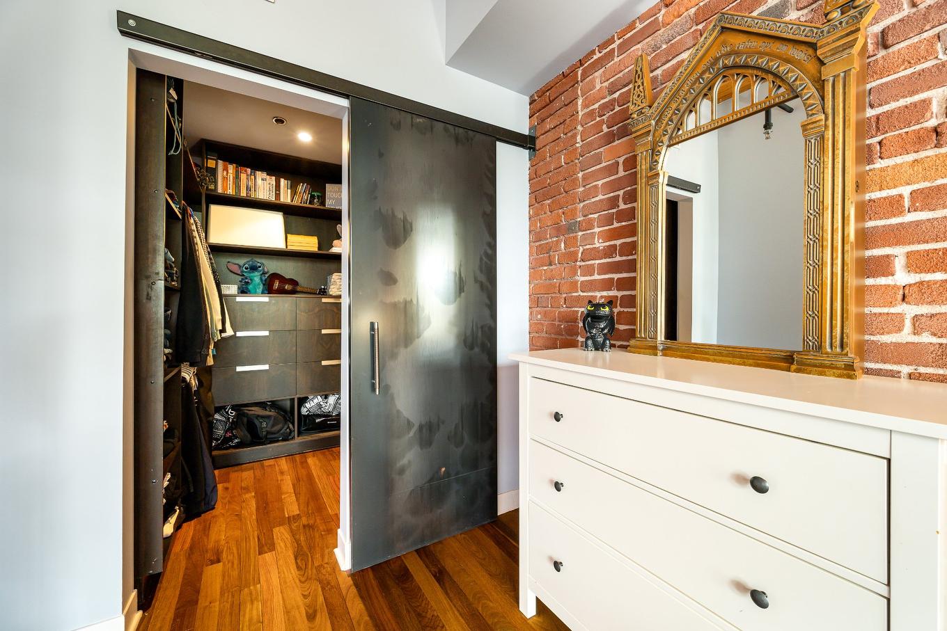 Penderie (Walk-in) - 213-2295 Av. Aird, Montréal (Mercier/Hochelaga-Maisonneuve), QC - Indoor