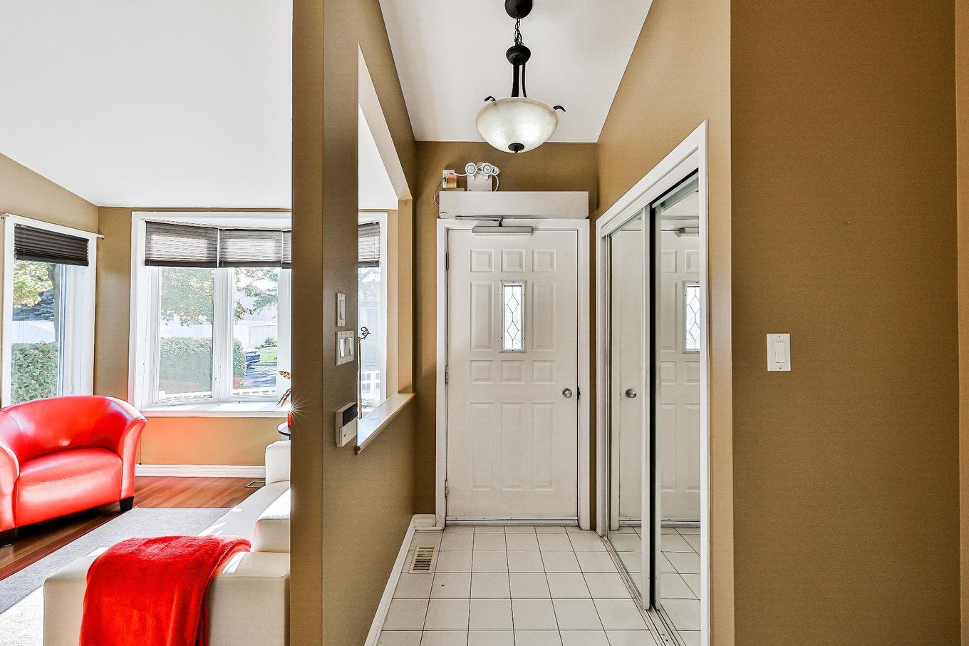 Hall - 290 Rue Du Grand-Coteau, Sainte-Julie, QC