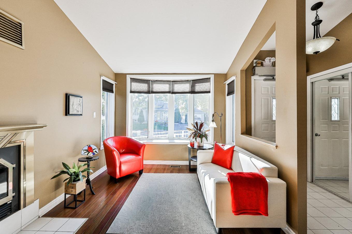 Living room - 290 Rue Du Grand-Coteau, Sainte-Julie, QC