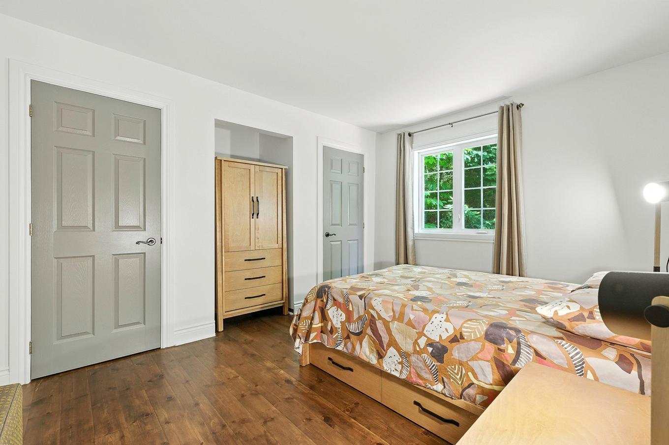 Bedroom - 525 Rue Des Cyprès, Sainte-Adèle, QC - Indoor Photo Showing Bedroom