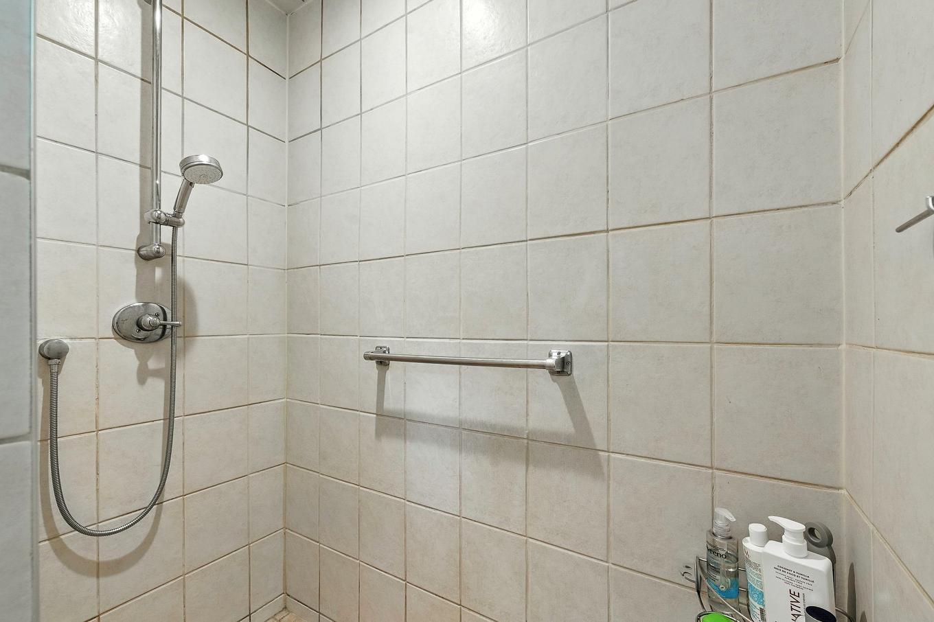 Bathroom - 525 Rue Des Cyprès, Sainte-Adèle, QC - Indoor Photo Showing Bathroom