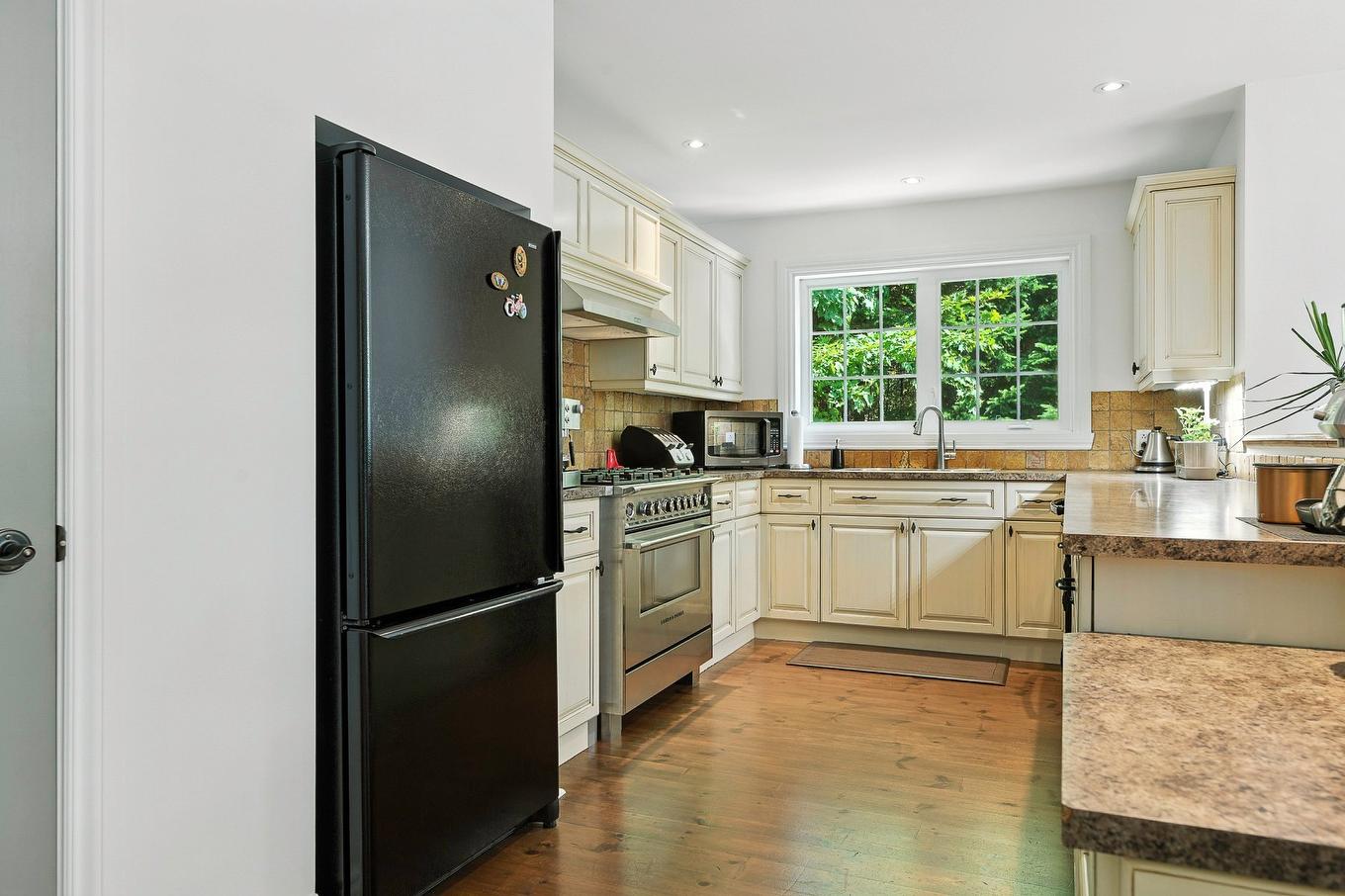 Kitchen - 525 Rue Des Cyprès, Sainte-Adèle, QC - Indoor Photo Showing Kitchen