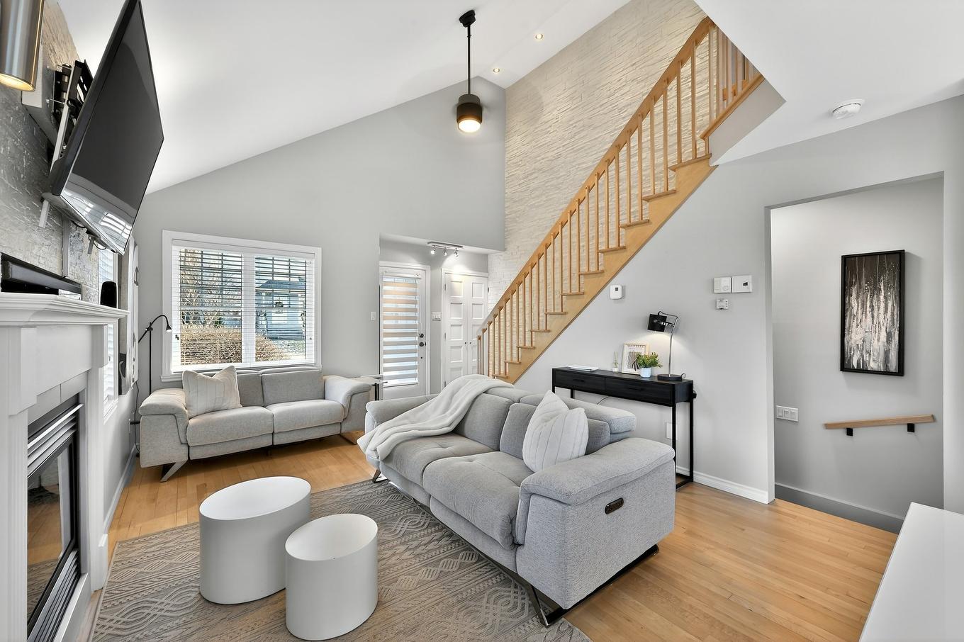 Salon - 1039 Rue Des Perdrix, Otterburn Park, QC