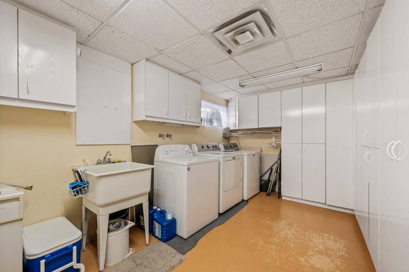 Salle de lavage - 4121 Rue D'Estrées, Québec (La Haute-Saint-Charles), QC - Indoor Photo Showing Laundry Room