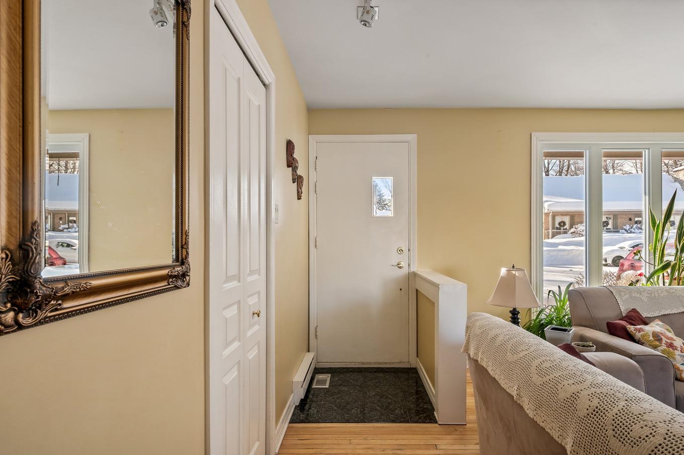 Hall d'entrée/Vestibule - 4121 Rue D'Estrées, Québec (La Haute-Saint-Charles), QC - Indoor Photo Showing Other Room