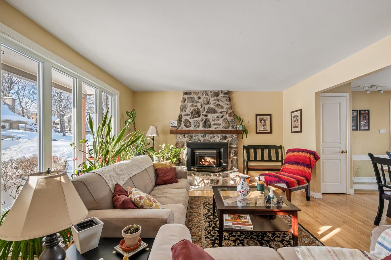 Salon - 4121 Rue D'Estrées, Québec (La Haute-Saint-Charles), QC - Indoor Photo Showing Living Room With Fireplace