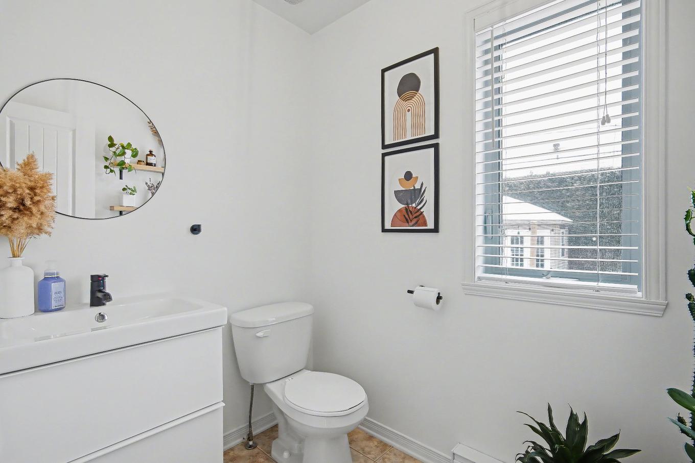 Powder room - 51 Rue Ravel, Saint-Jean-Sur-Richelieu, QC - Indoor Photo Showing Bathroom