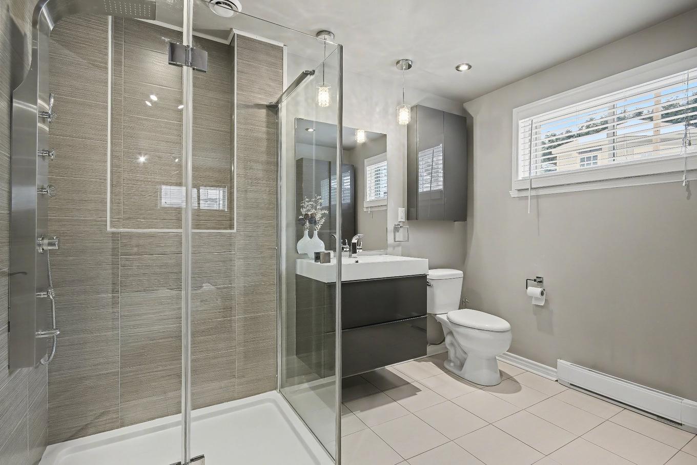 Bathroom - 51 Rue Ravel, Saint-Jean-Sur-Richelieu, QC - Indoor Photo Showing Bathroom