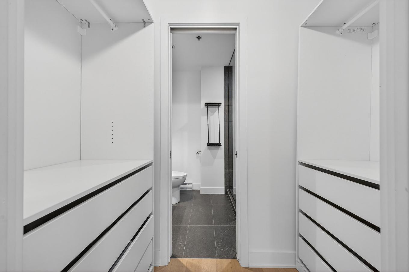 Penderie (Walk-in) - 760-288 Rue Richmond, Montréal (Le Sud-Ouest), QC - Indoor