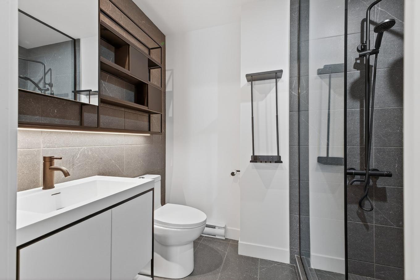 Salle de bains attenante à la CCP - 760-288 Rue Richmond, Montréal (Le Sud-Ouest), QC - Indoor Photo Showing Bathroom