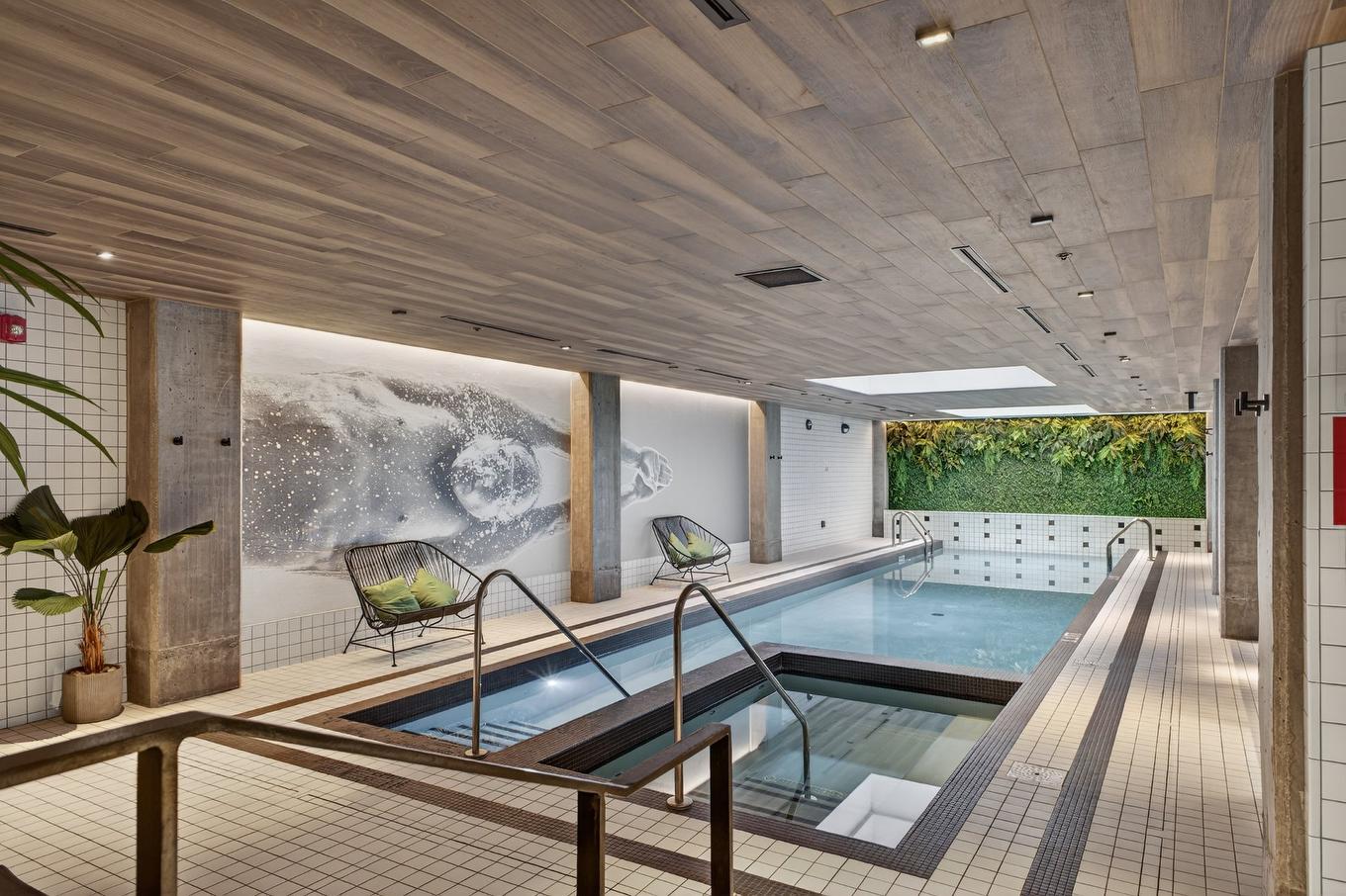 Piscine - 760-288 Rue Richmond, Montréal (Le Sud-Ouest), QC - Indoor Photo Showing Other Room With In Ground Pool
