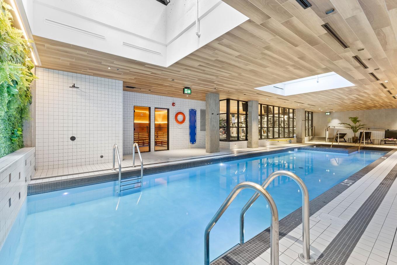 Piscine - 760-288 Rue Richmond, Montréal (Le Sud-Ouest), QC - Indoor Photo Showing Other Room With In Ground Pool