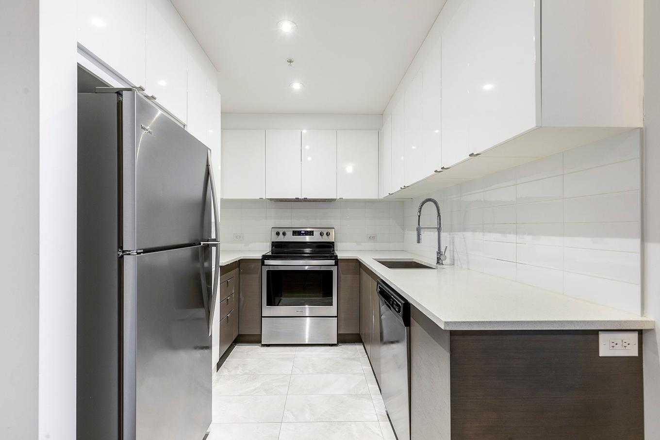 Cuisine - 405-4959 Rue Jean-Talon O., Montréal (Côte-Des-Neiges/Notre-Dame-De-Grâce), QC - Indoor Photo Showing Kitchen With Upgraded Kitchen