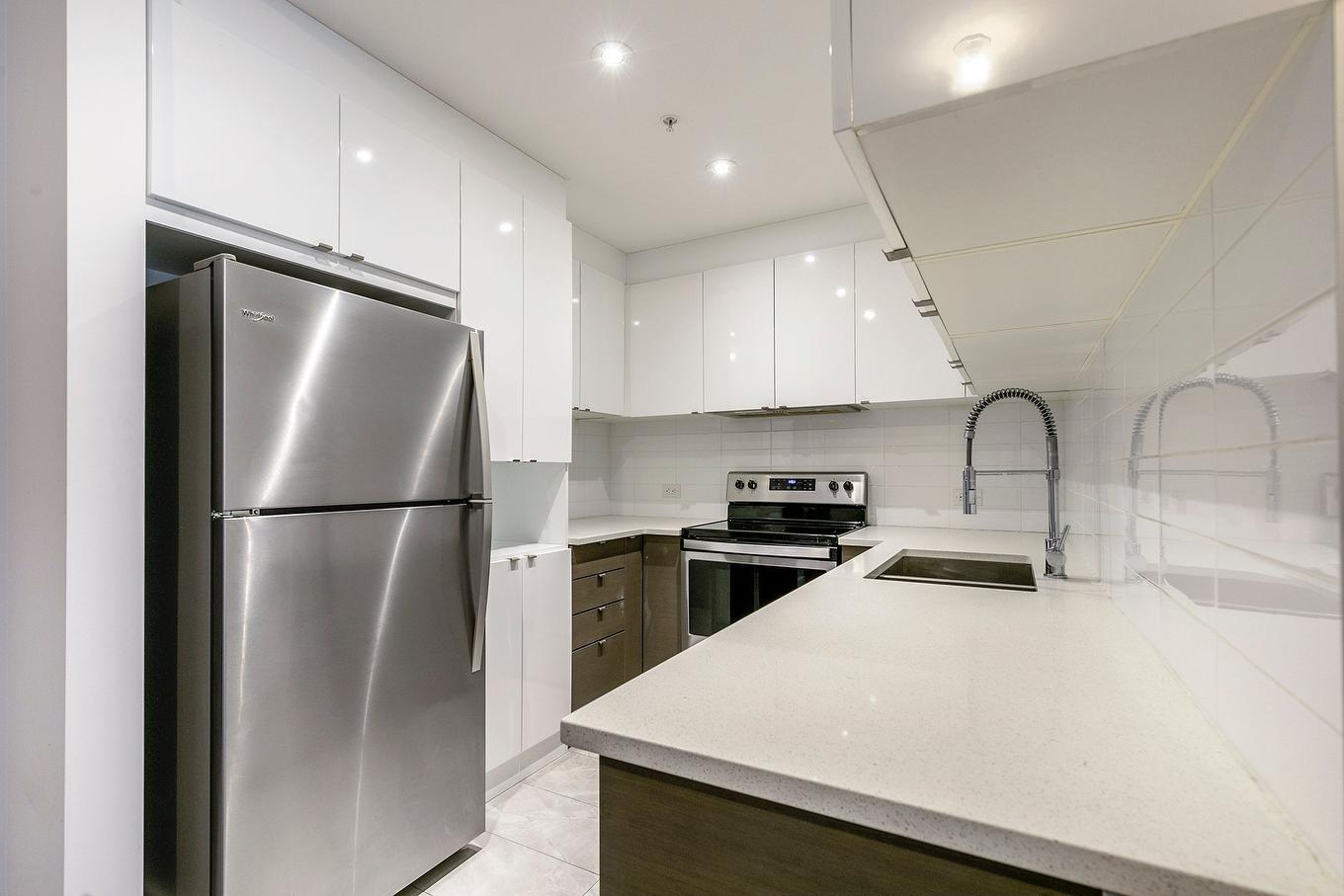 Cuisine - 405-4959 Rue Jean-Talon O., Montréal (Côte-Des-Neiges/Notre-Dame-De-Grâce), QC - Indoor Photo Showing Kitchen With Upgraded Kitchen