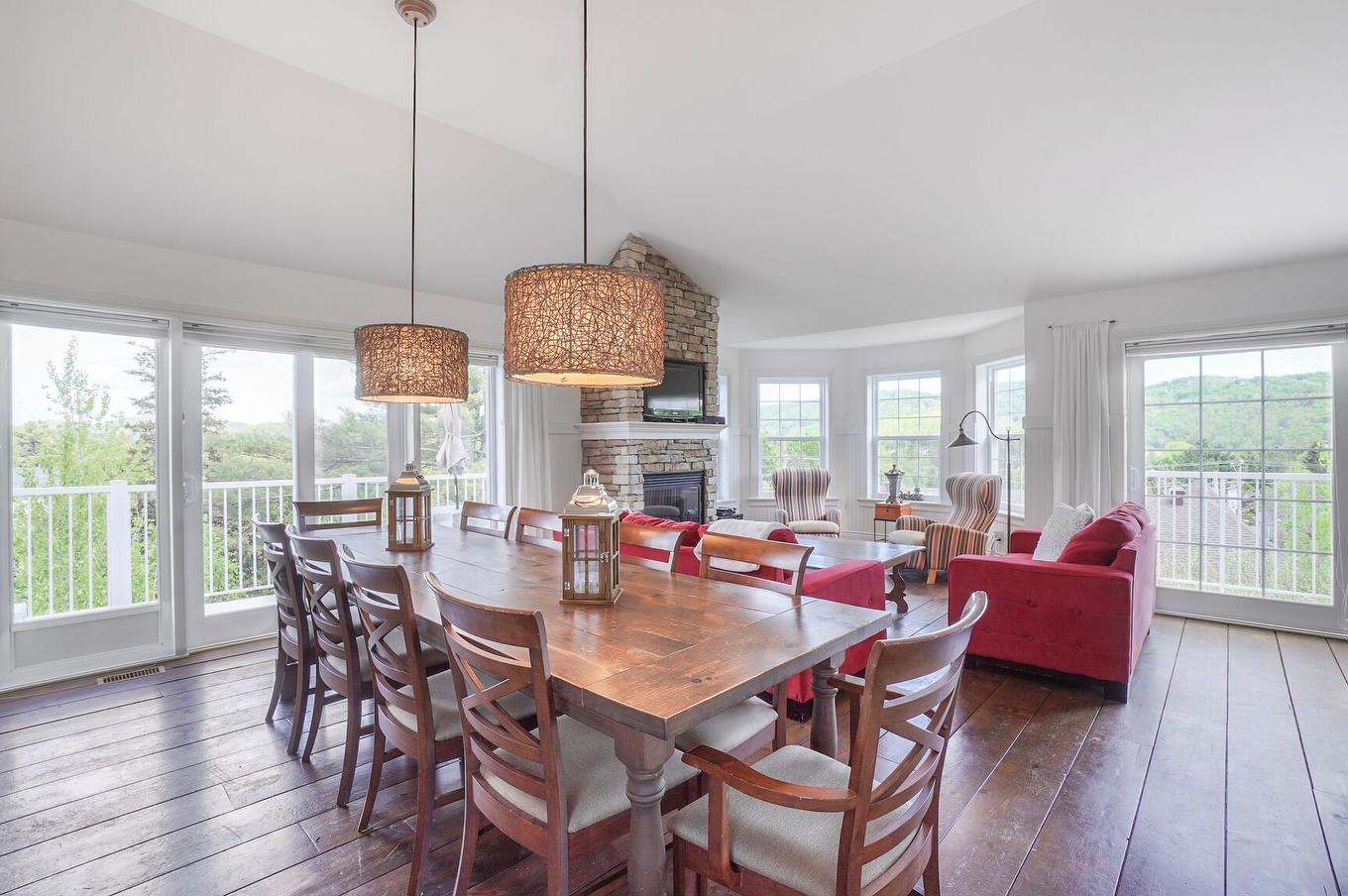 Salle à manger - 17Z Av. Des Érables, Saint-Sauveur, QC - Indoor With Fireplace