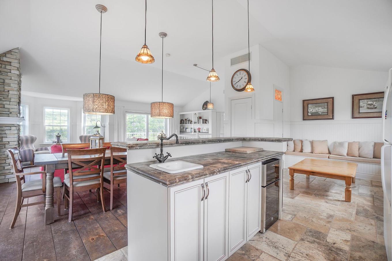 Cuisine - 17Z Av. Des Érables, Saint-Sauveur, QC - Indoor