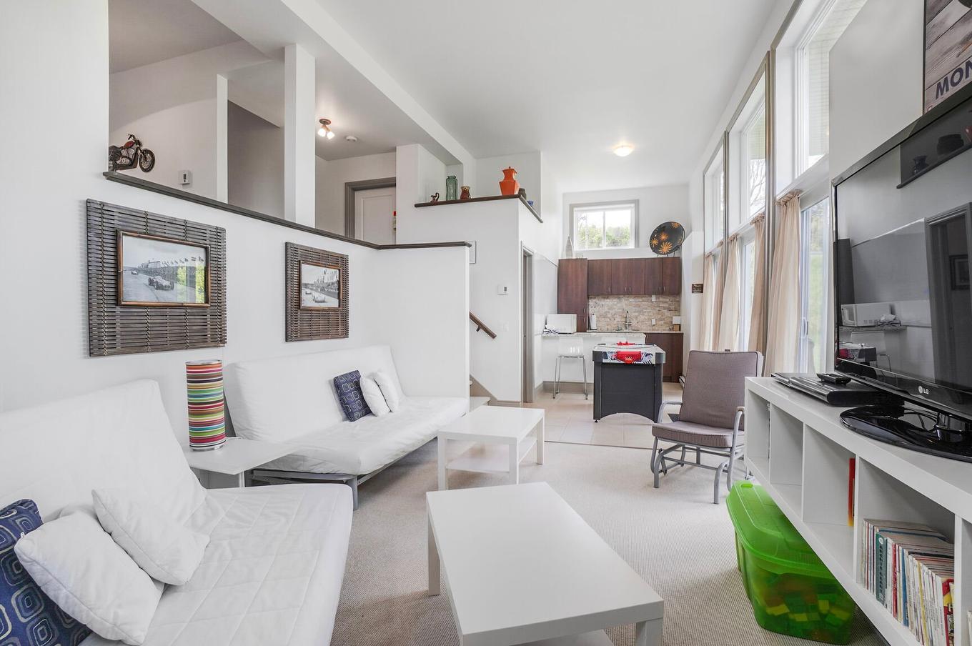 Salle familiale - 17Z Av. Des Érables, Saint-Sauveur, QC - Indoor