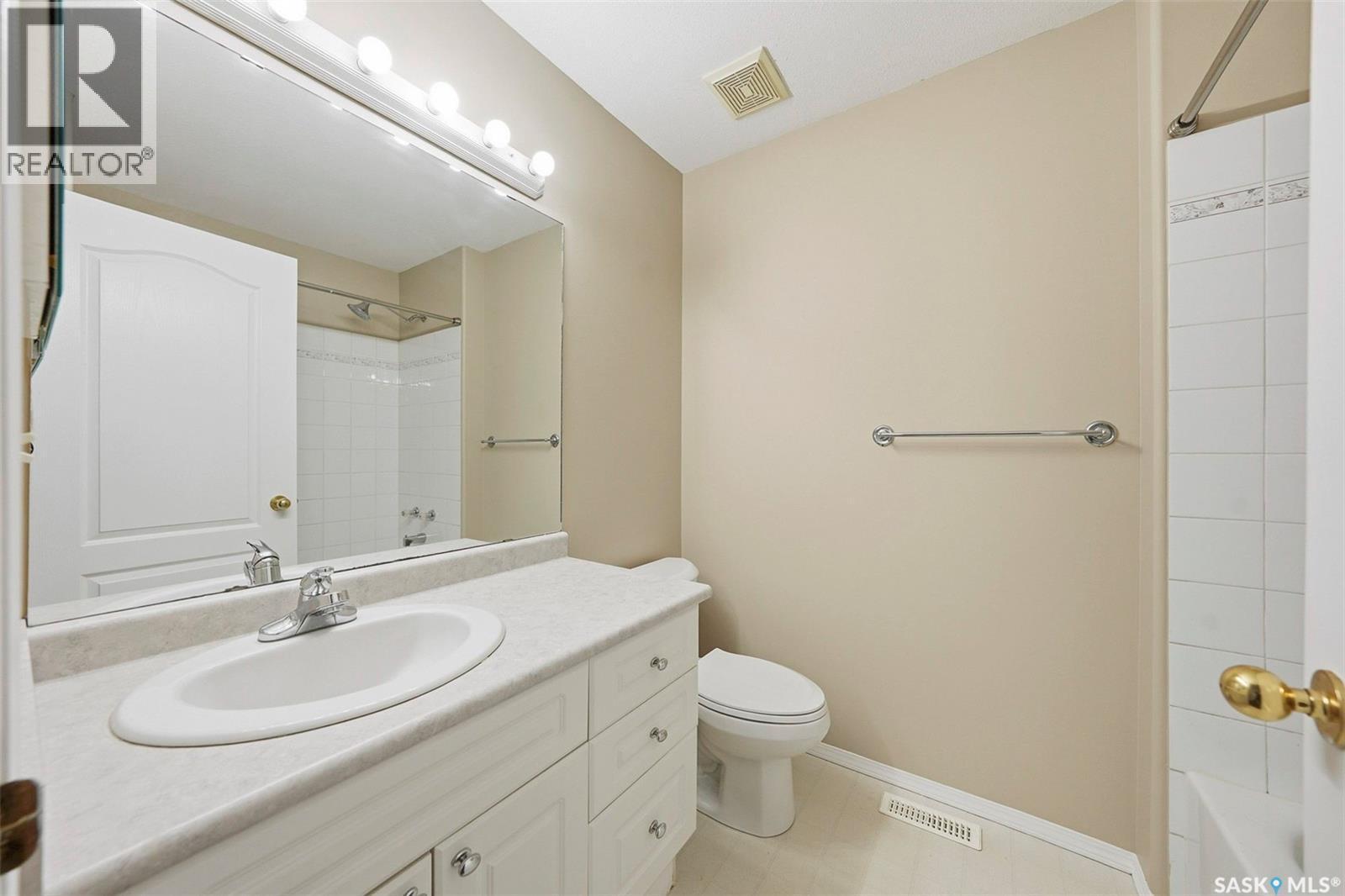 626 Peterson Crescent, Saskatoon, SK - Indoor Photo Showing Bathroom