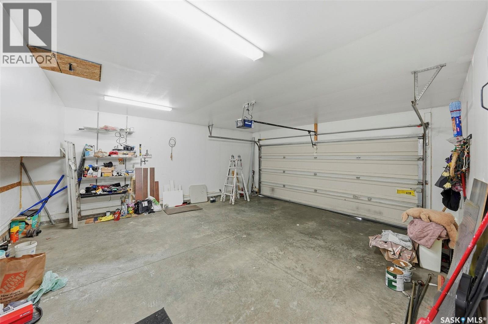 626 Peterson Crescent, Saskatoon, SK - Indoor Photo Showing Garage
