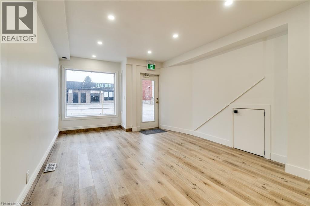 18 Barton Street E, Hamilton, ON - Indoor Photo Showing Other Room