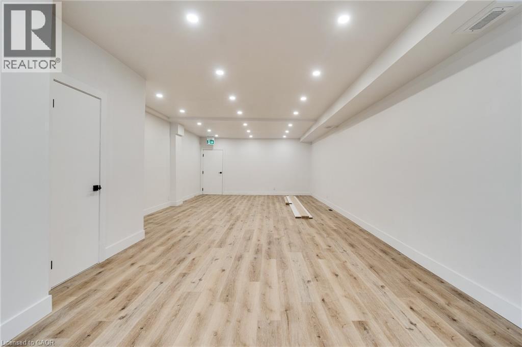 18 Barton Street E, Hamilton, ON - Indoor Photo Showing Other Room