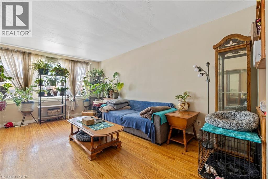 78 Cromwell Crescent, Hamilton, ON - Indoor Photo Showing Living Room