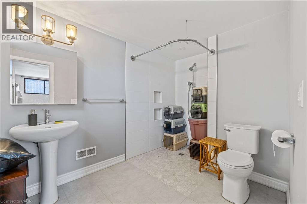 78 Cromwell Crescent, Hamilton, ON - Indoor Photo Showing Bathroom