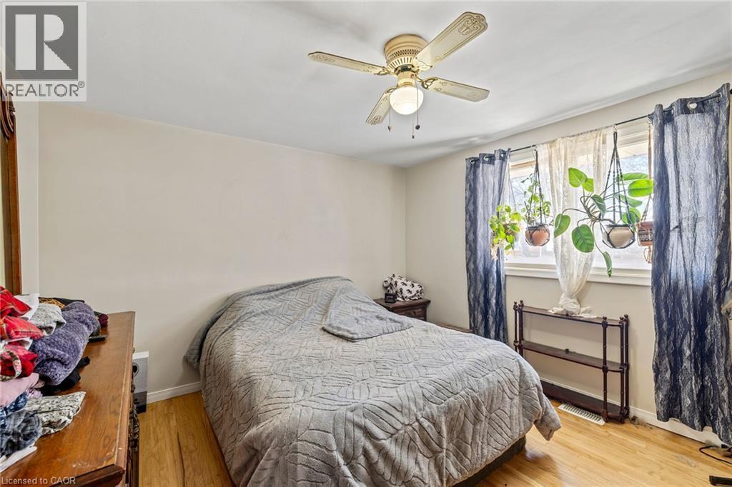 78 Cromwell Crescent, Hamilton, ON - Indoor Photo Showing Bedroom