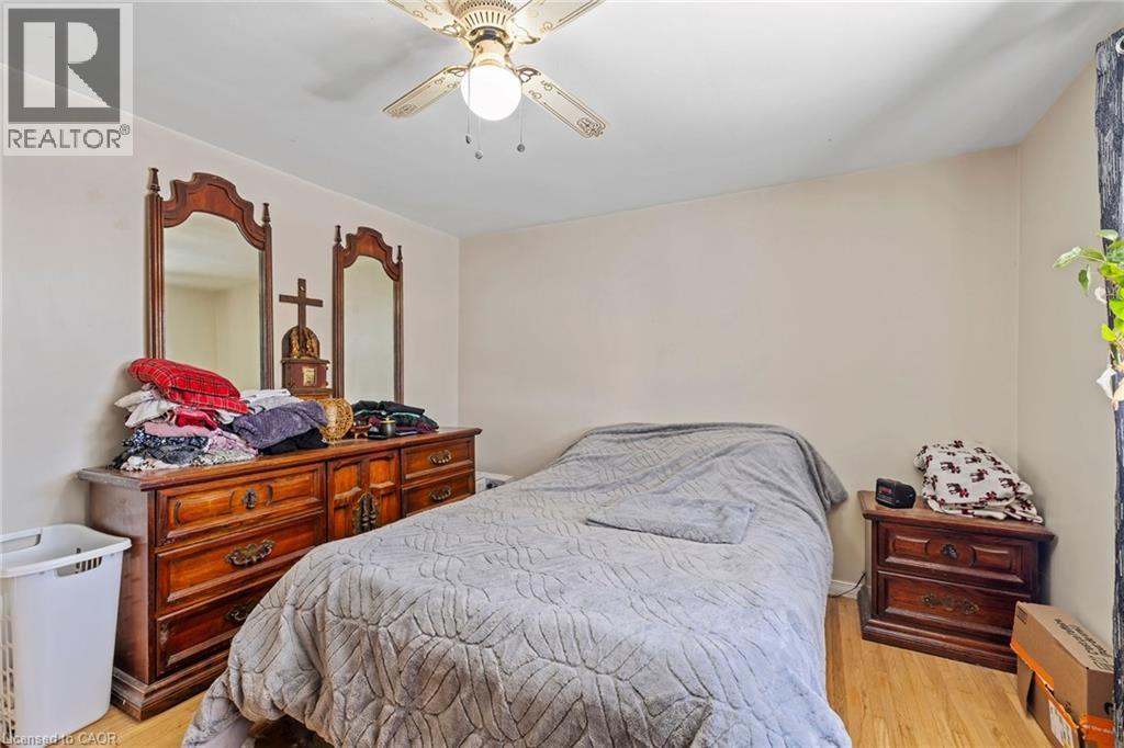 78 Cromwell Crescent, Hamilton, ON - Indoor Photo Showing Bedroom