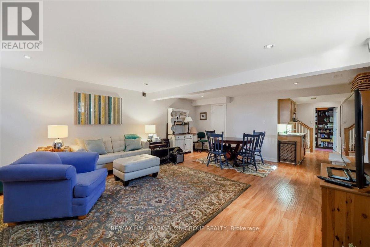 2380 Virginia Drive, Ottawa, ON - Indoor Photo Showing Living Room