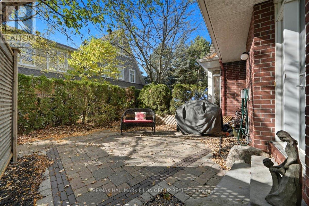 2380 Virginia Drive, Ottawa, ON - Outdoor