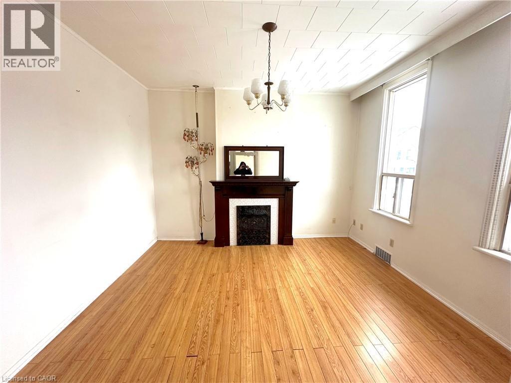 107 Cathcart Street, Hamilton, ON - Indoor With Fireplace