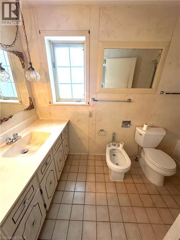 107 Cathcart Street, Hamilton, ON - Indoor Photo Showing Bathroom