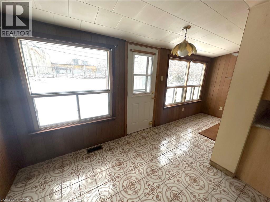 107 Cathcart Street, Hamilton, ON - Indoor Photo Showing Other Room