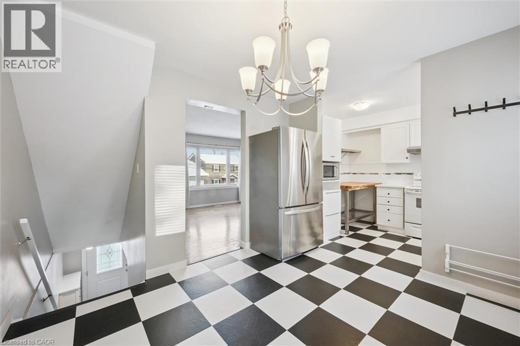 126 Queen Street E, Cambridge, ON - Indoor