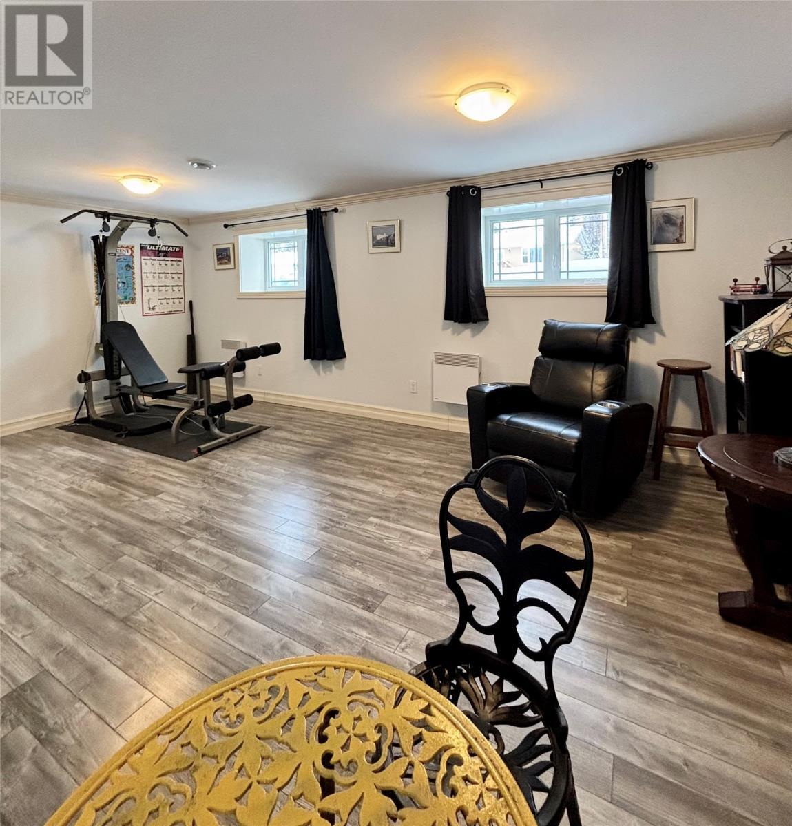 20 Second Avenue, Pasadena, NL - Indoor