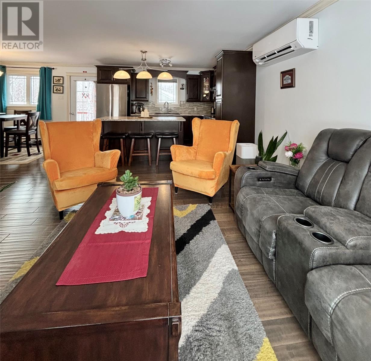 20 Second Avenue, Pasadena, NL - Indoor Photo Showing Living Room