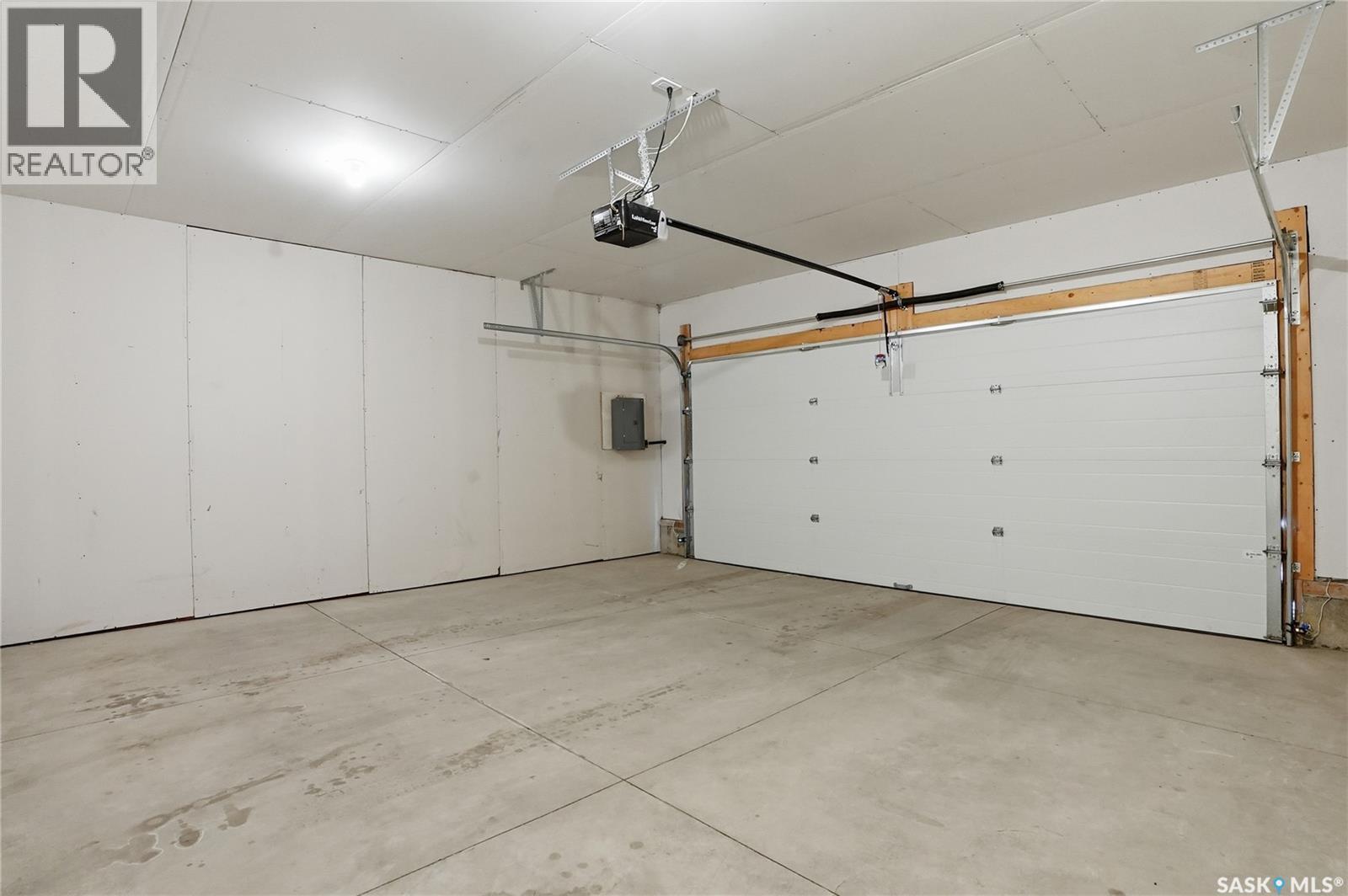 306 Brighton Boulevard, Saskatoon, SK - Indoor Photo Showing Garage