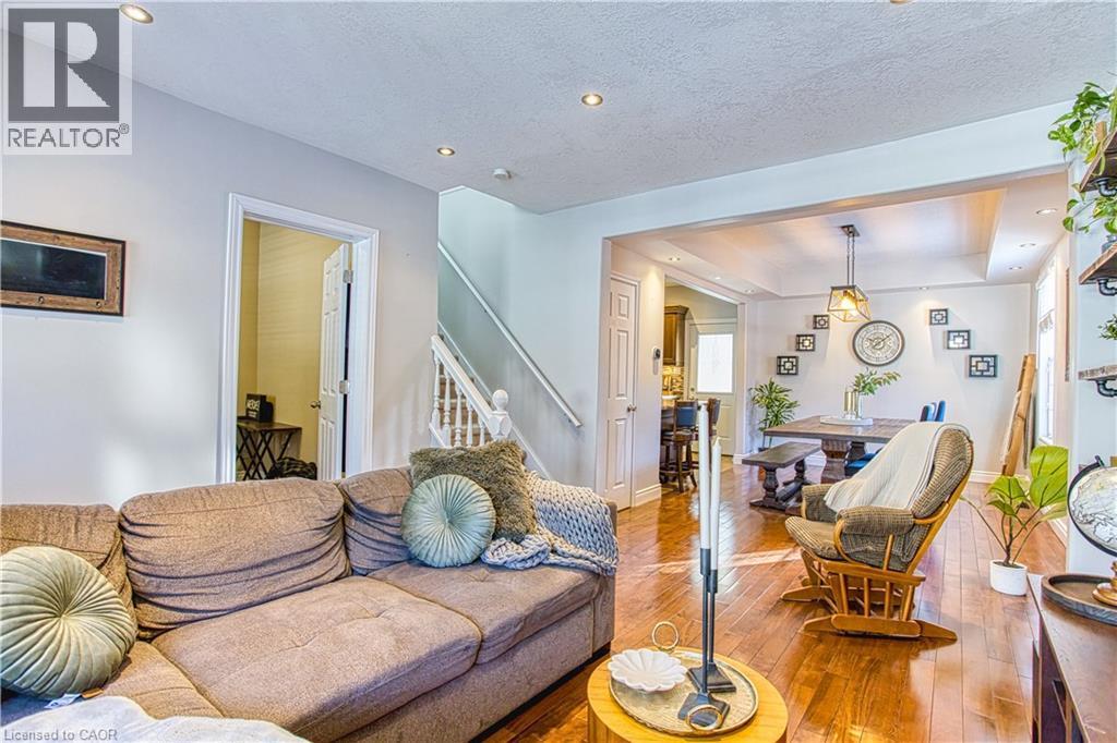 153 Gladstone Avenue, Hamilton, ON - Indoor Photo Showing Living Room