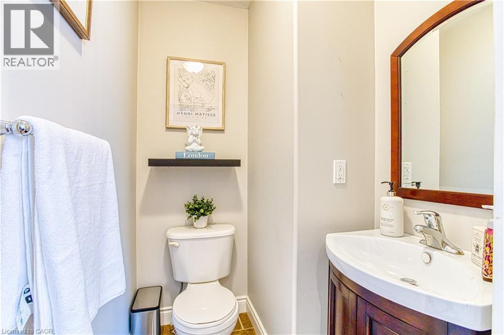 153 Gladstone Avenue, Hamilton, ON - Indoor Photo Showing Bathroom