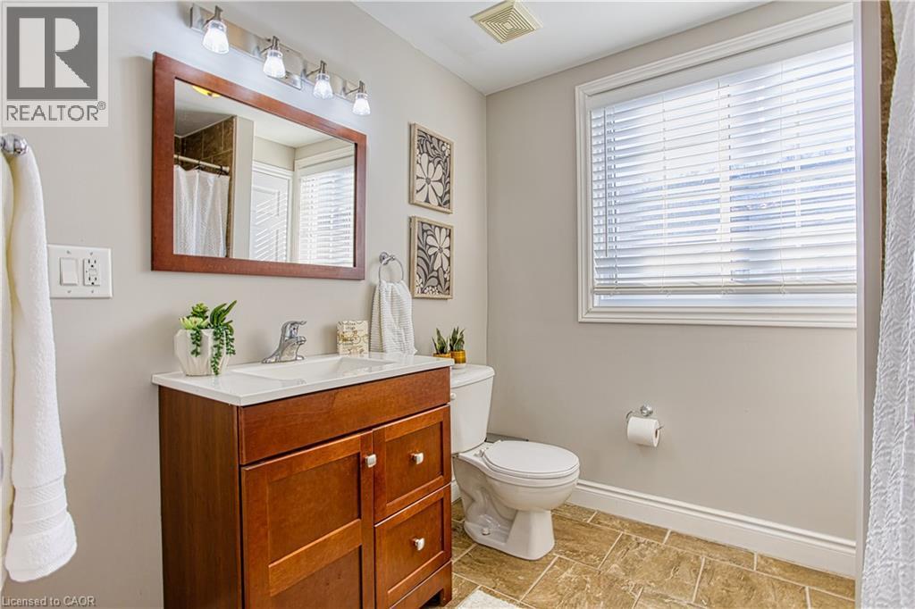 153 Gladstone Avenue, Hamilton, ON - Indoor Photo Showing Bathroom