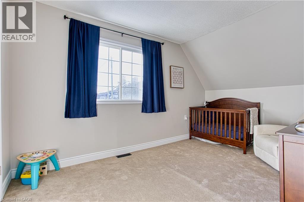 153 Gladstone Avenue, Hamilton, ON - Indoor Photo Showing Bedroom