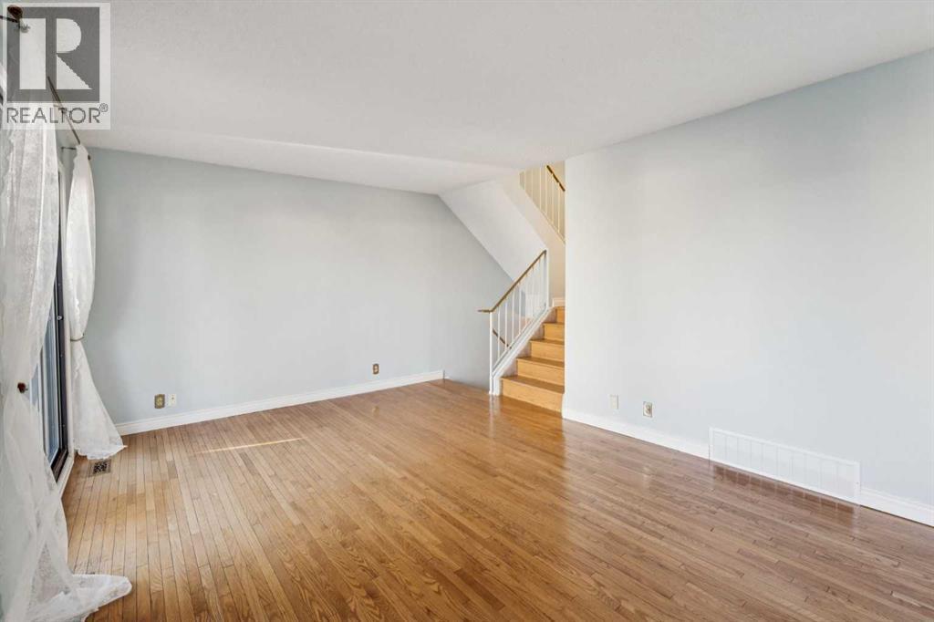 308 Woodvale Crescent Sw, Calgary, AB - Indoor Photo Showing Other Room