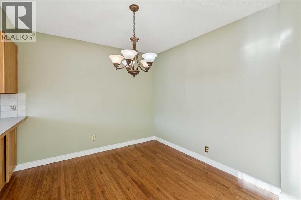 308 Woodvale Crescent Sw, Calgary, AB - Indoor Photo Showing Other Room