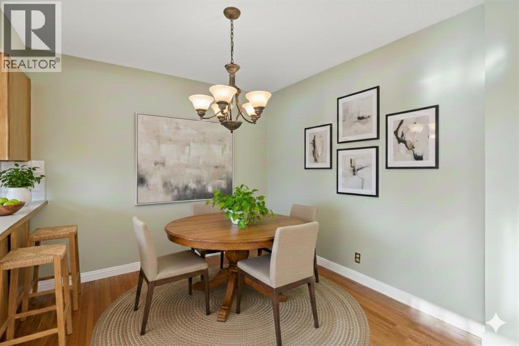 308 Woodvale Crescent Sw, Calgary, AB - Indoor Photo Showing Dining Room